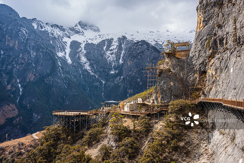 中国云南迪庆藏族自治州巴拉格宗香格里拉大峡谷图片素材