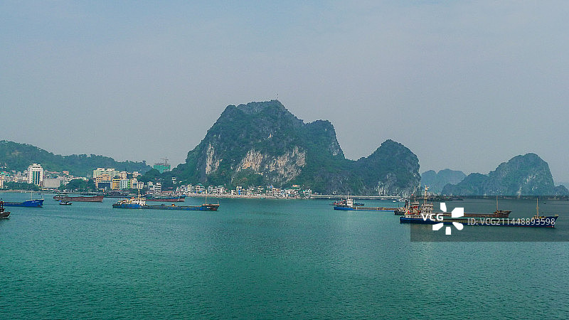 亚洲东南亚越南广宁省鸿基市下龙湾景色图片素材
