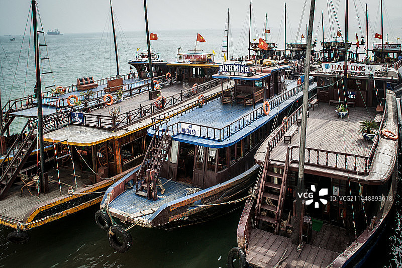 亚洲东南亚越南广宁省鸿基市下龙湾码头图片素材