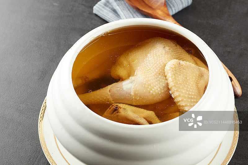 五指毛桃炖老鸡汤图片素材