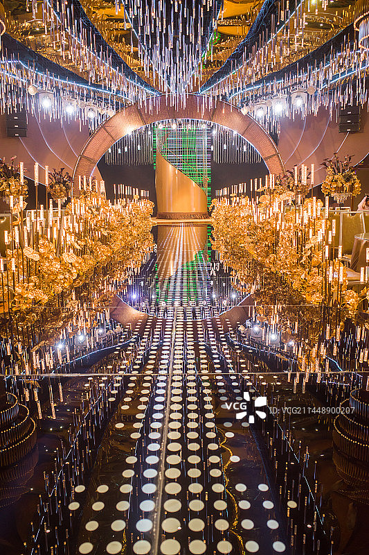 富丽堂皇的酒店宴会大厅图片素材