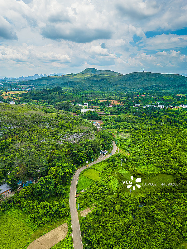 桂林夏季航拍竹江村乡村小道图片素材