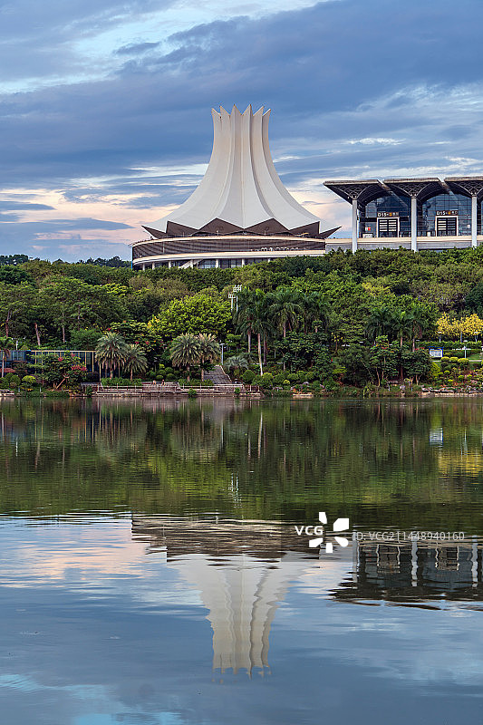 广西南宁国际会展中心和民歌湖图片素材