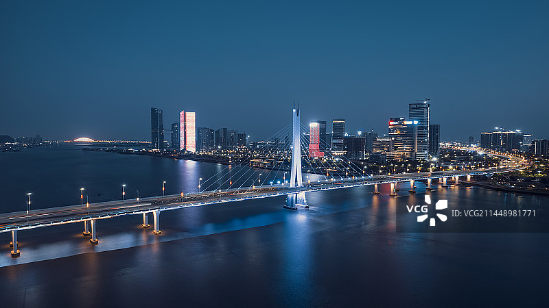南沙明珠湾起步区凤凰一桥夜景图片素材