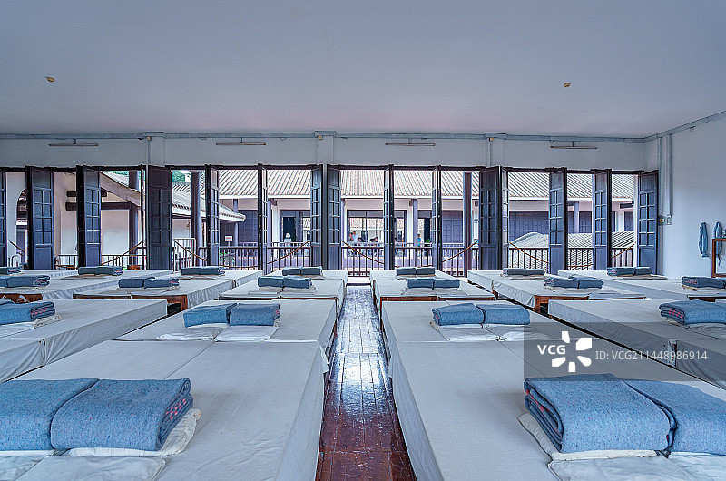 广州长洲岛黄埔军校旧址室内军营床铺图片素材