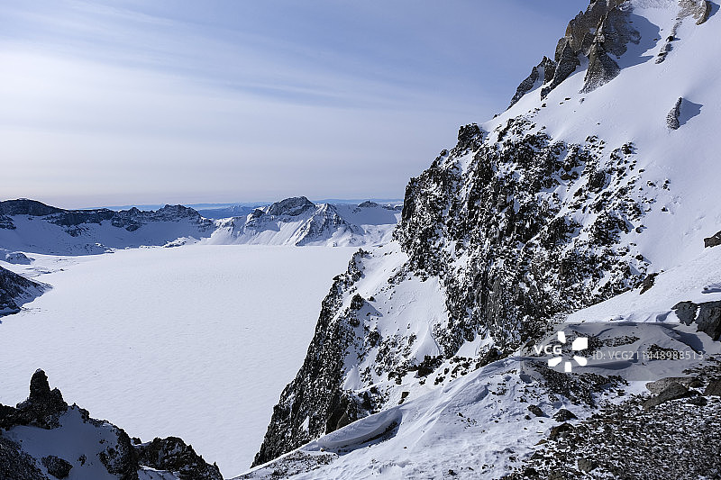 中国吉林省白山市安图县长白山景区冬季晴天美丽风景图片素材