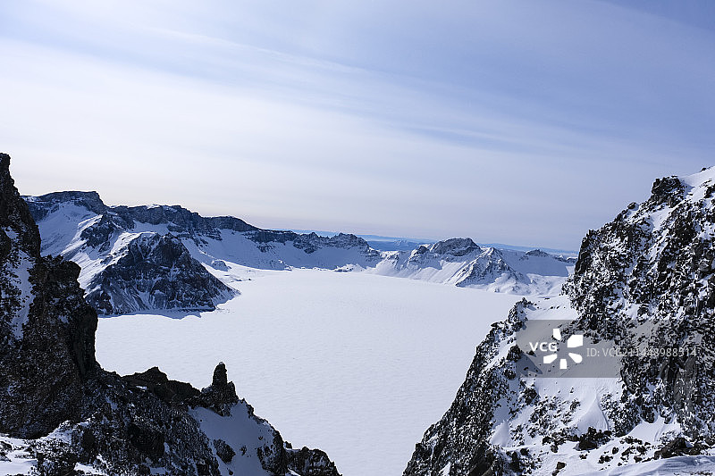 中国吉林省白山市安图县长白山景区冬季晴天美丽风景图片素材