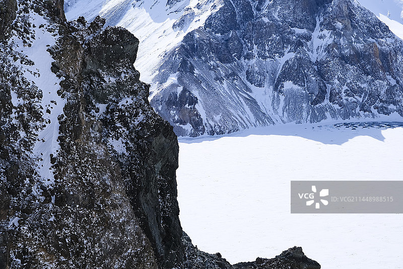 中国吉林省白山市安图县长白山景区冬季晴天美丽风景图片素材