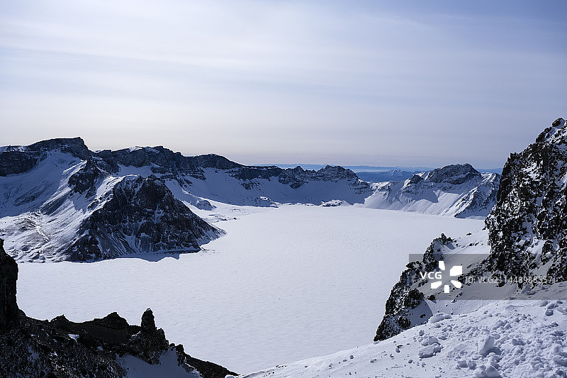 中国吉林省白山市安图县长白山景区冬季晴天美丽风景图片素材