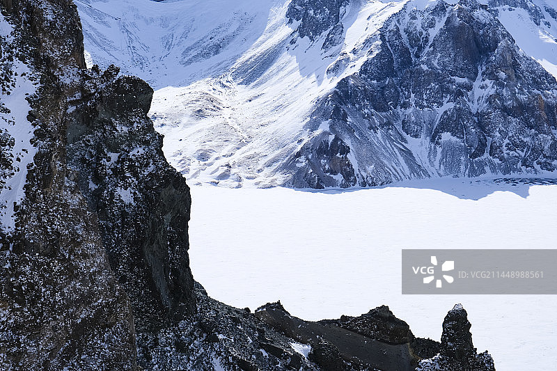 中国吉林省白山市安图县长白山景区冬季晴天美丽风景图片素材