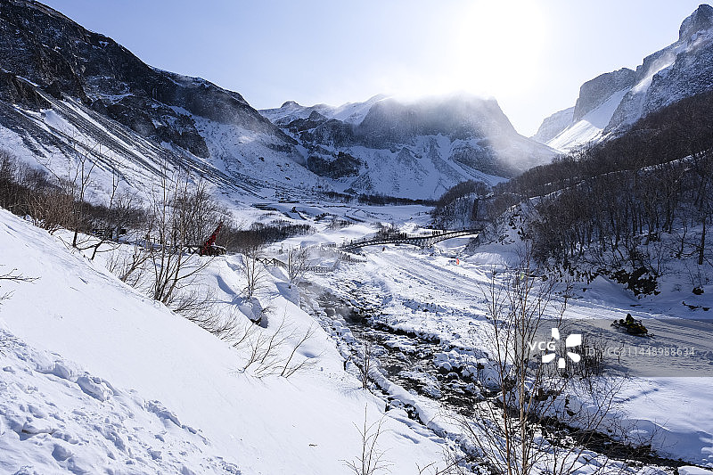 中国吉林省白山市安图县长白山景区冬季晴天美丽风景图片素材
