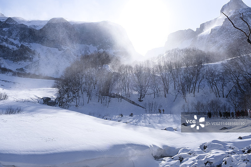 中国吉林省白山市安图县长白山景区冬季晴天美丽风景图片素材