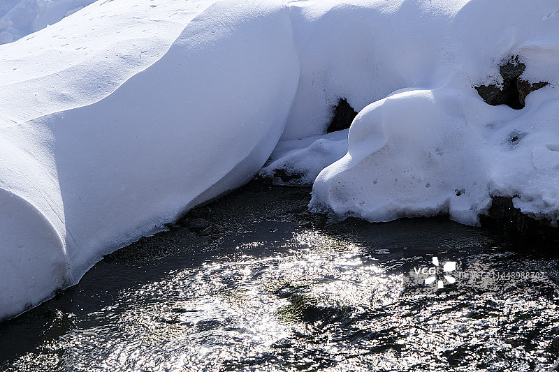 中国吉林省白山市安图县长白山景区冬季晴天美丽风景图片素材
