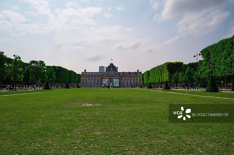 欧洲法国巴黎军事学校广场草坪图片素材