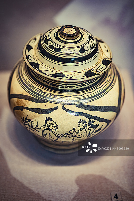 淮安市博物馆元磁州窑开光人物盖罐图片素材