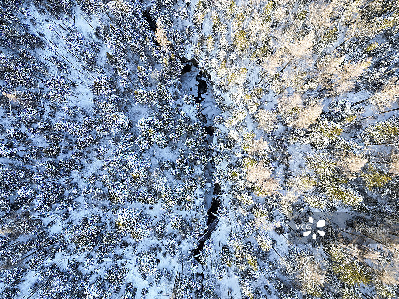 中国吉林省白山市安图县长白山景区冬季晴天航拍视角美丽风景图片素材