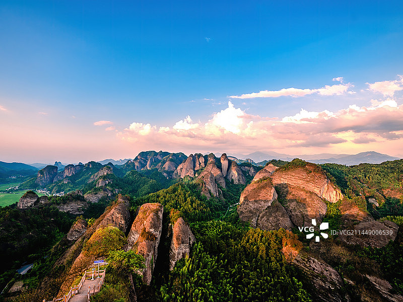 黄昏下的崀山图片素材