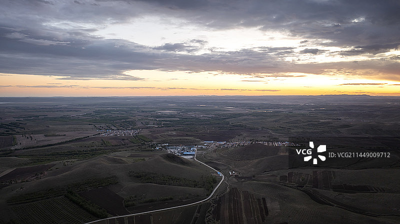 内蒙古太仆寺旗：草原上的“落日余晖”图片素材