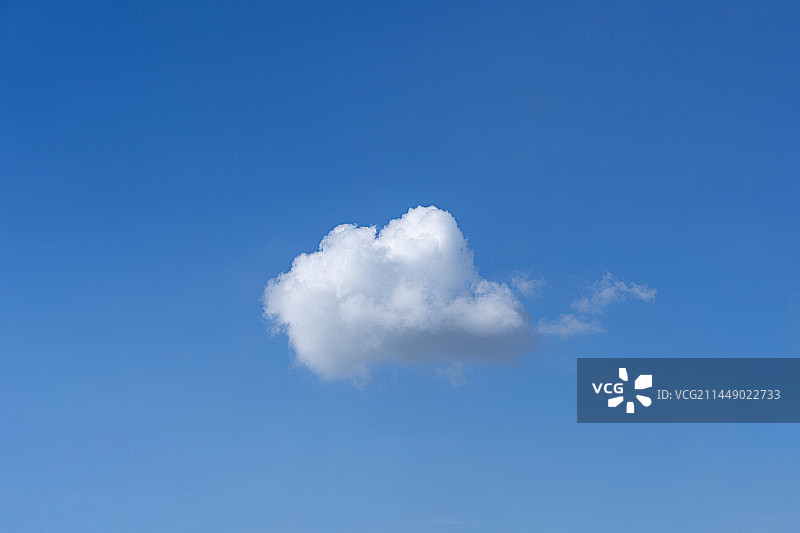 蓝色的天空中一朵白云背景素材图片素材