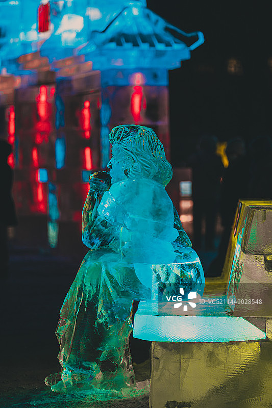 冬天哈尔滨兆麟公园的冰雕冰灯图片素材