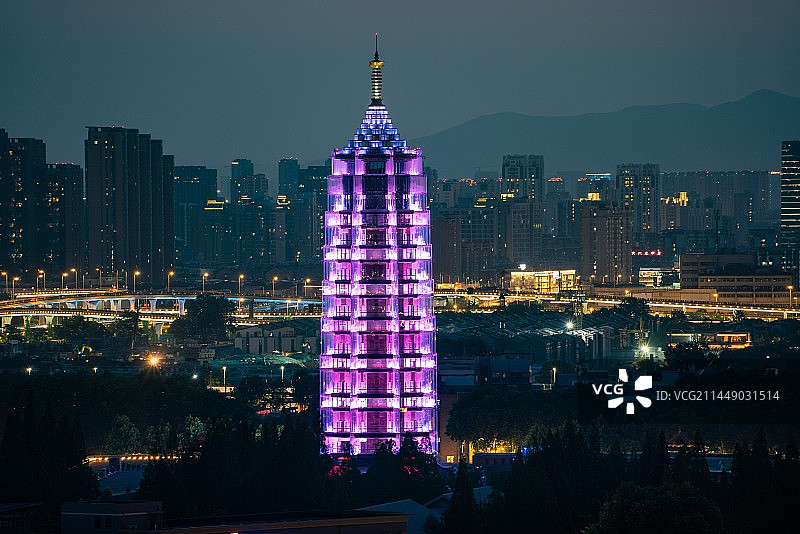 夜晚的中国江苏南京中华门外大报恩寺图片素材