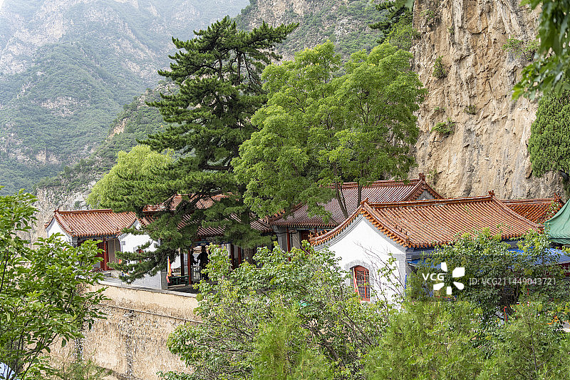 夏天北京房山圣莲山寺庙自然风景图片素材