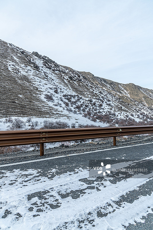 冬季 下雪后 被雪覆盖的公路  公路图片素材