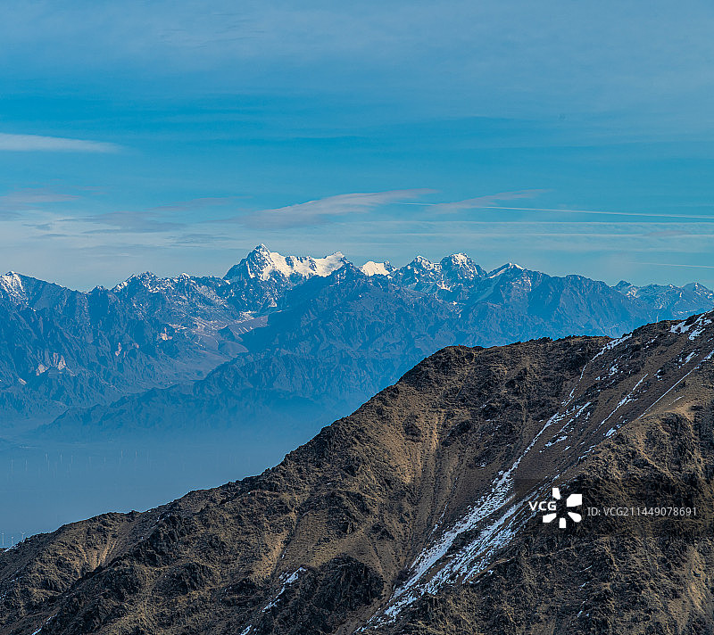 冬季 下雪后 被雪覆盖的公路  公路图片素材