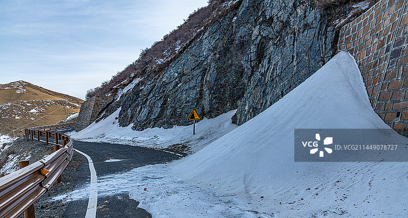冬季 下雪后 被雪覆盖的公路  公路图片素材