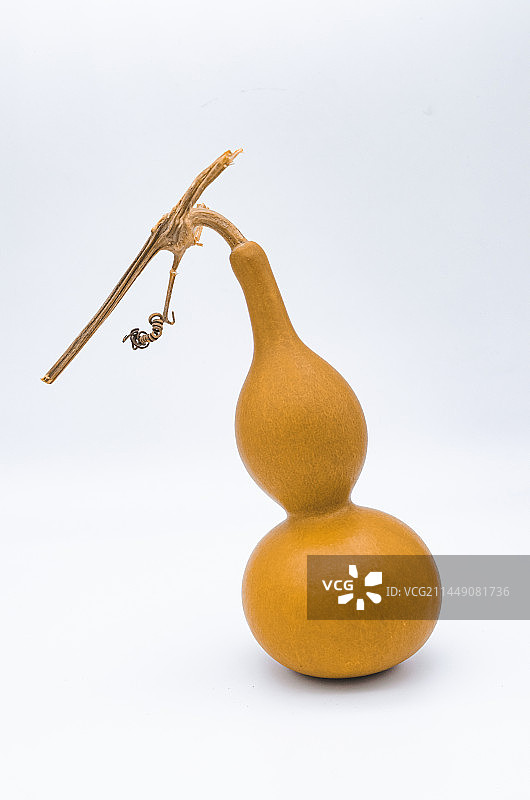中国文玩拍摄主题，一个黄色的手捻盘玩的文玩八宝葫芦和龙头龙须，室内无人影棚拍摄图像摄影图片素材