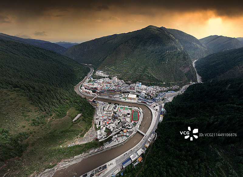 四川壤塘：云蒸霞蔚 美景如画图片素材