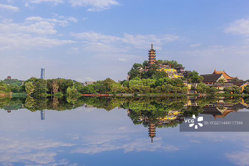 江苏镇江城市及金山寺景观图片素材