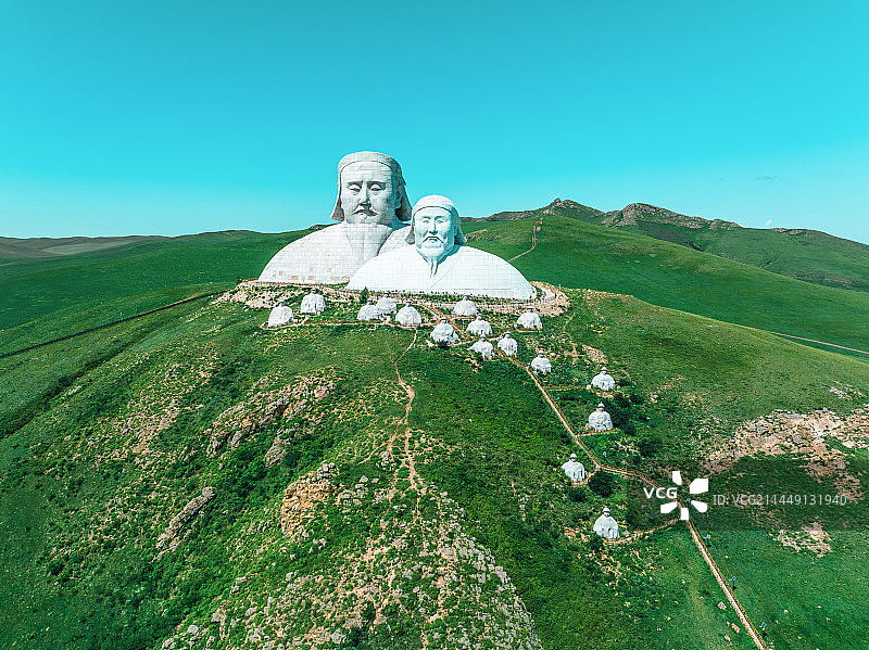霍林郭勒市可汗山上的巨型塑像（航拍）图片素材