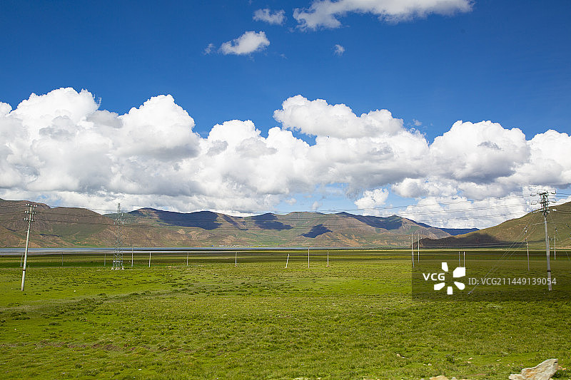 西藏山南市贡嘎县羊卓雍措羊湖夏季自然风光图片素材