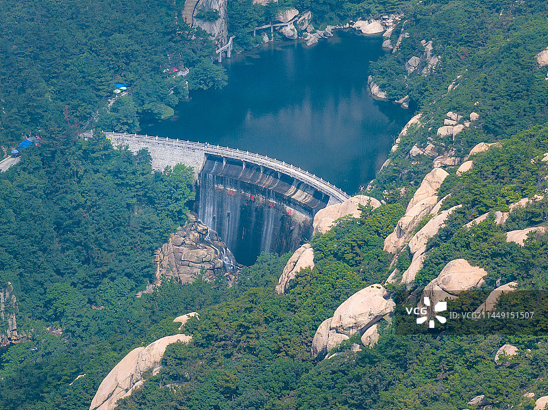 夏天的青岛崂山风景航拍图片素材