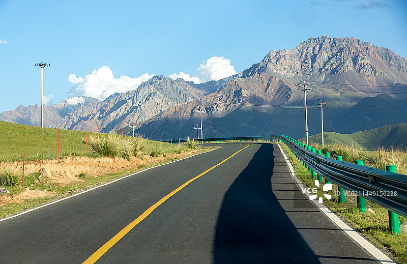 祁连县野牛沟乡G213沿途风光图片素材