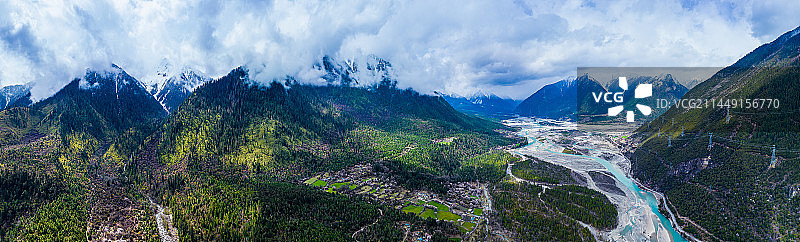 波密桃花谷全景图片素材