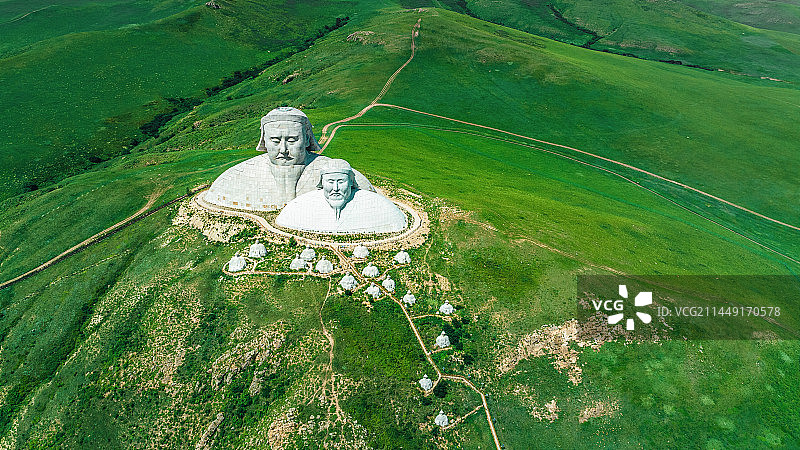霍林郭勒市可汗山上的巨型塑像（航拍）图片素材