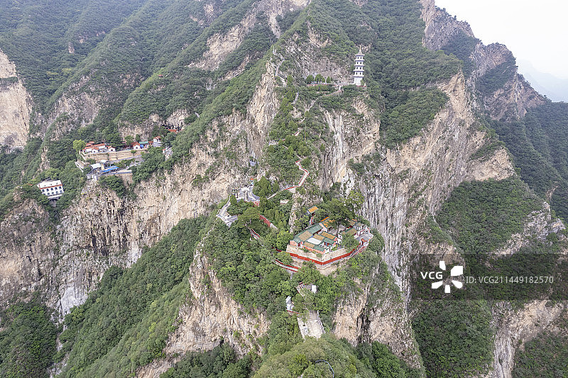 夏天无人机航拍北京圣莲山寺庙风景图片素材