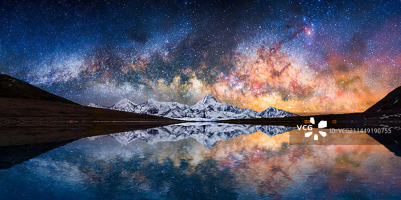雪山银河倒影图片素材