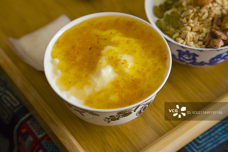 西藏拉萨特色小吃牦牛酸奶图片素材