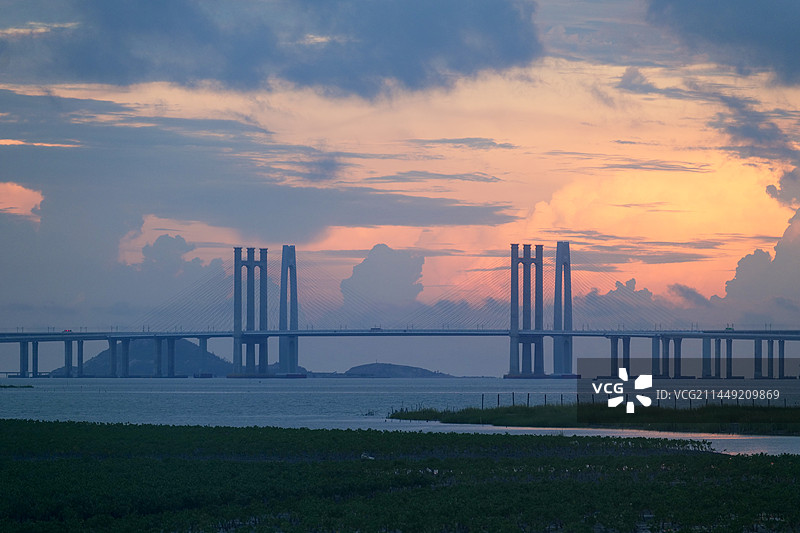 晚霞中的泉州湾跨海大桥图片素材
