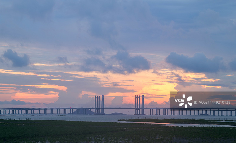晚霞中的泉州湾跨海大桥图片素材