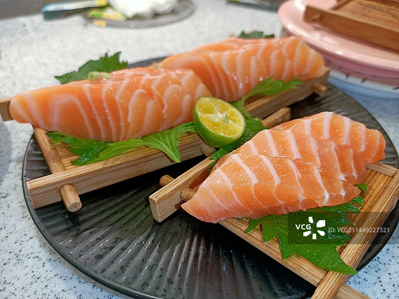 肥美三文鱼图片素材