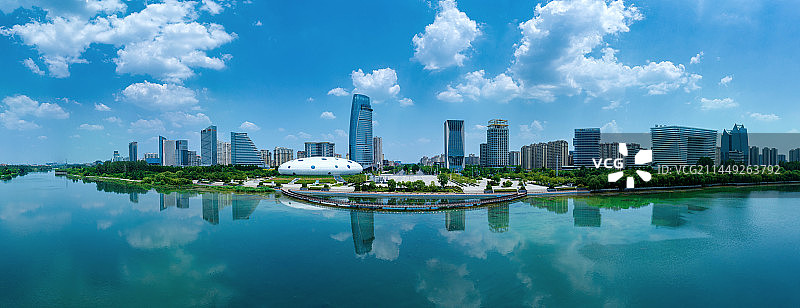 淇河之滨拍摄于鹤壁市会展中心图片素材