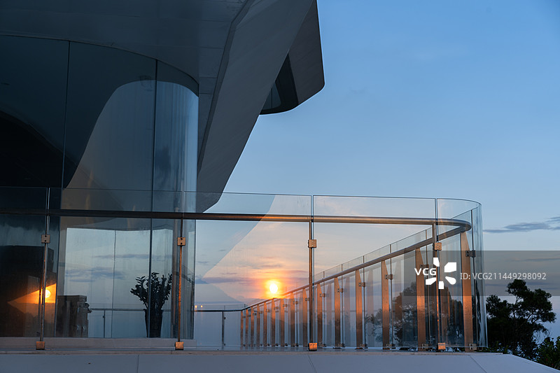 日落时分盐田云海公园云上图书馆局部特写图片素材