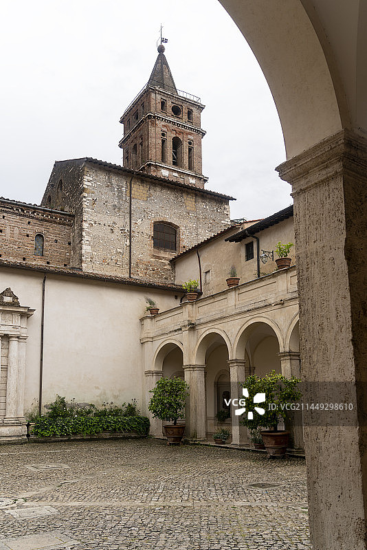 意大利蒂沃利埃斯特别墅古修道院拱廊图片素材