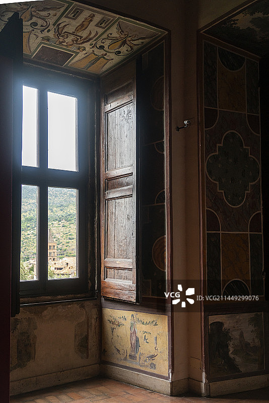 意大利蒂沃利埃斯特别墅文艺复兴木窗图片素材