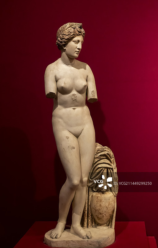 意大利蒂沃利埃斯特别墅古罗马雕像图片素材