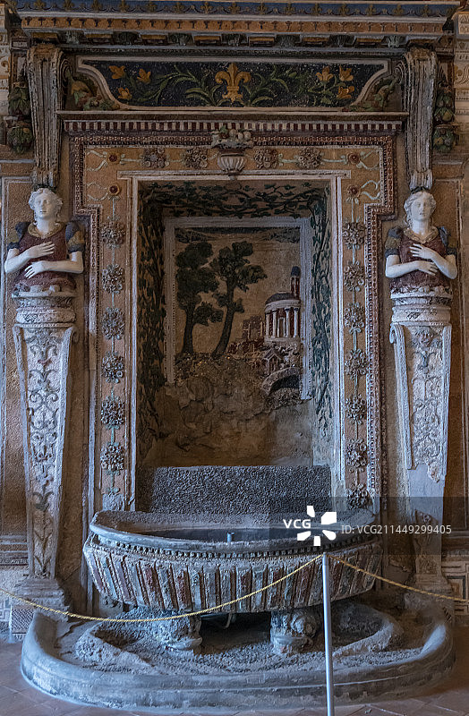 意大利蒂沃利埃斯特别墅喷泉大厅图片素材